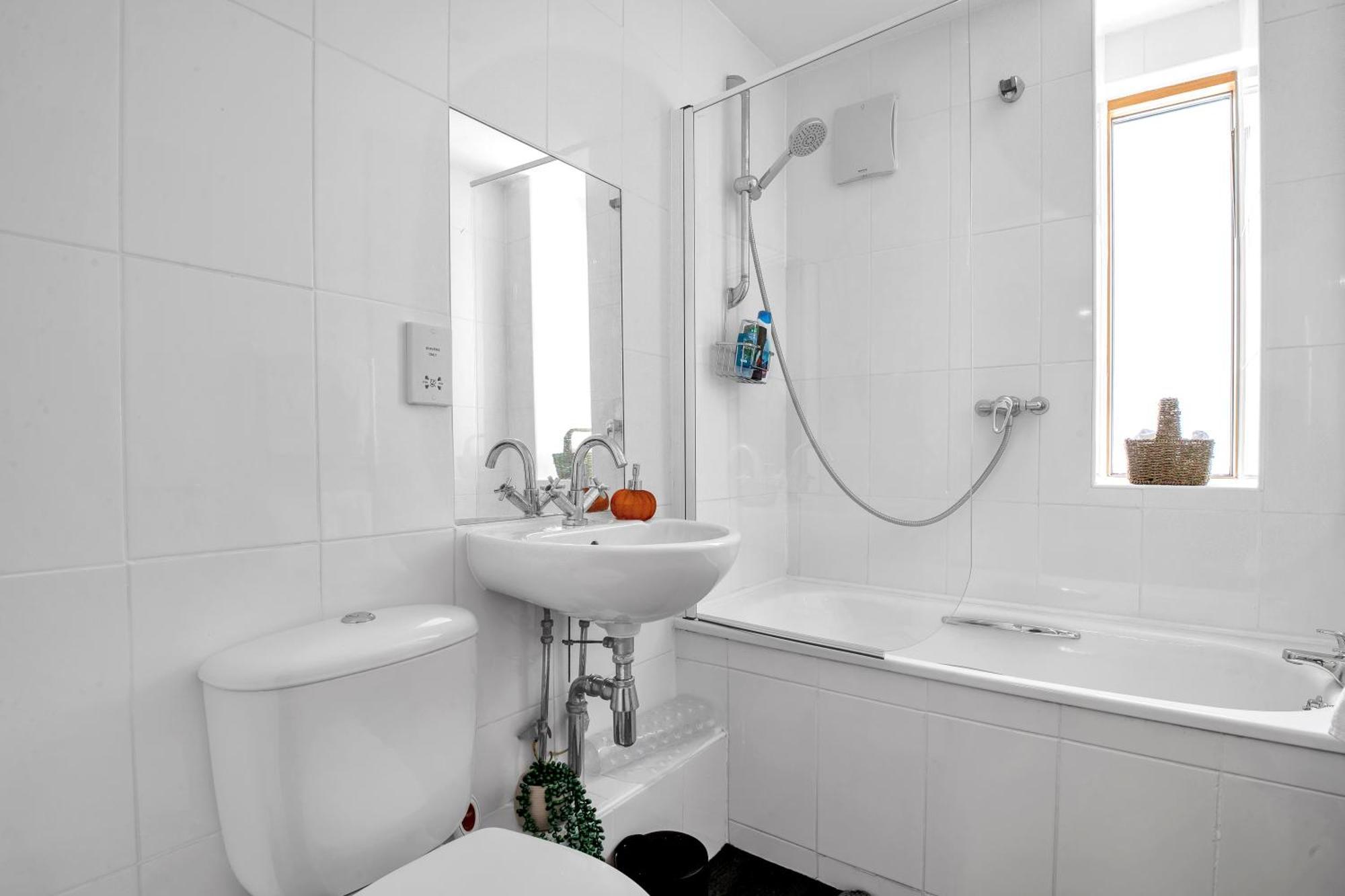 Luxury Waterfront Property With Free Parking Coventry Exteriör bild