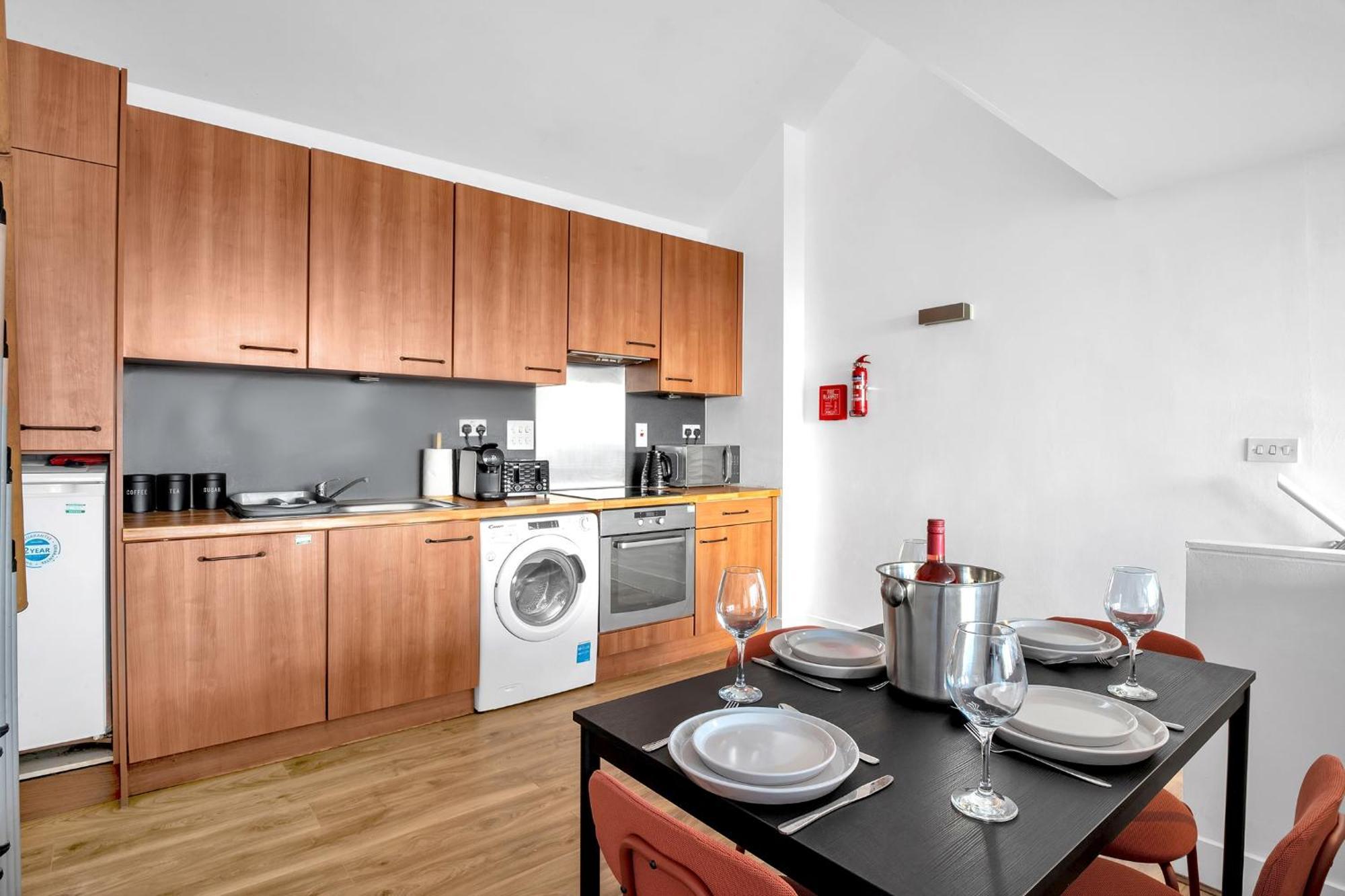 Luxury Waterfront Property With Free Parking Coventry Exteriör bild
