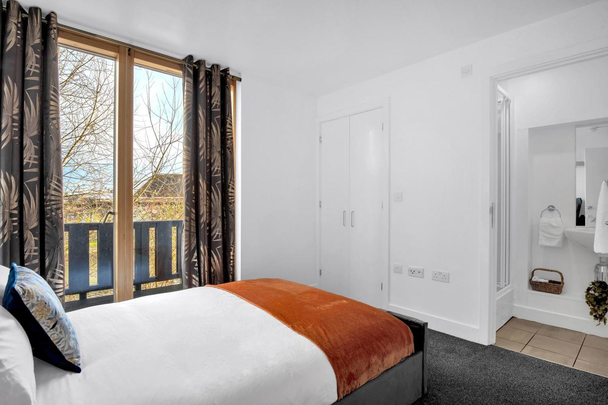 Luxury Waterfront Property With Free Parking Coventry Exteriör bild
