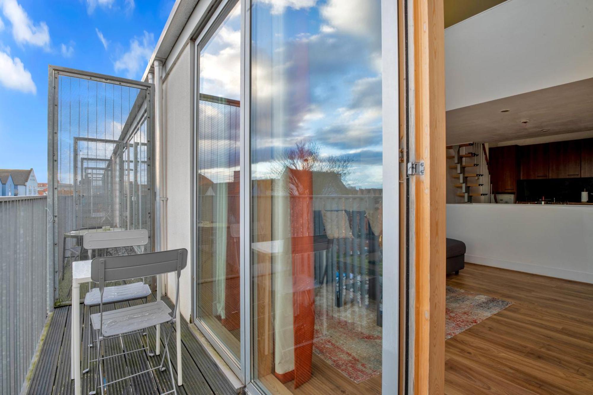Luxury Waterfront Property With Free Parking Coventry Exteriör bild